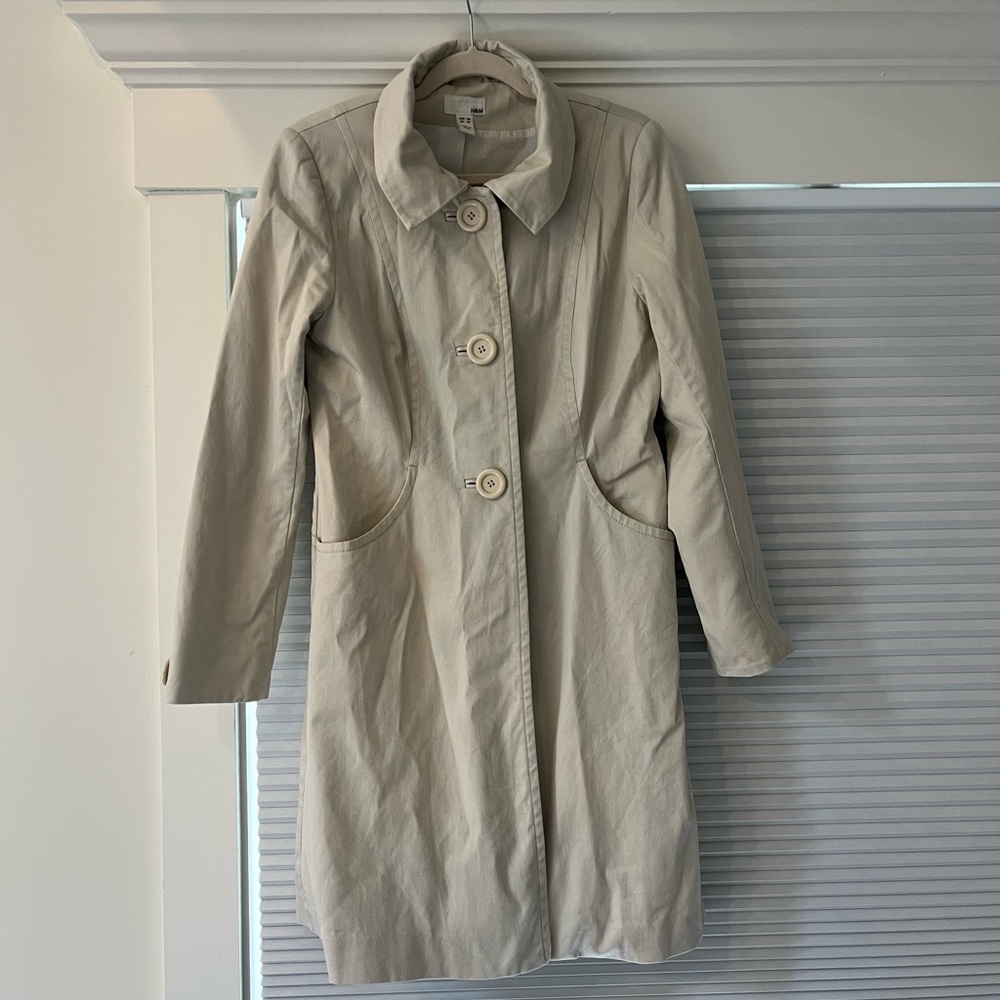 Cream H&M trench coat with cute oversized buttons